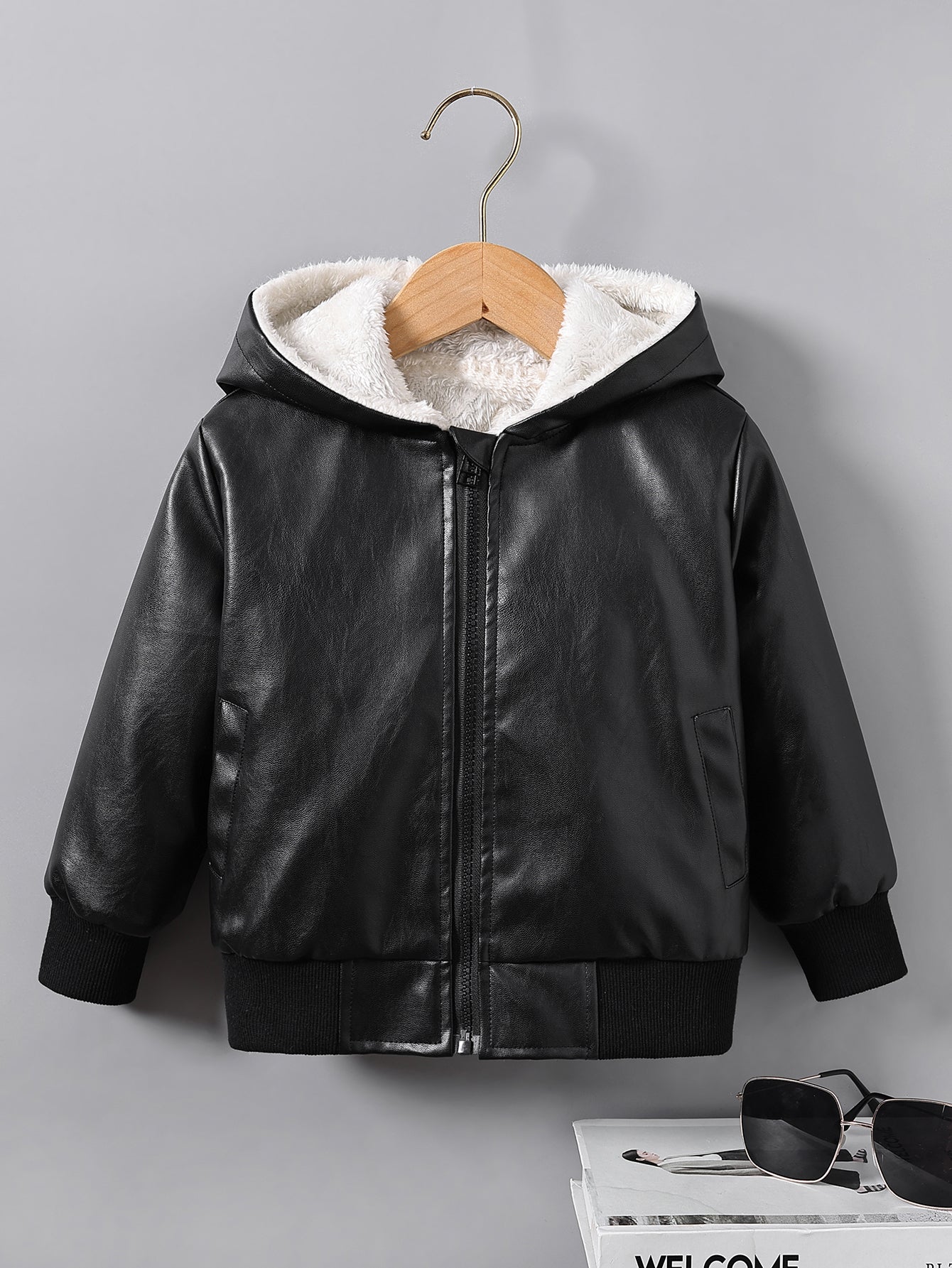 Boys' Comfortable Fleece-Lined Zip Jacket for Autumn And Winter, Thickened And Warm, New Korean-Style Motorcycle Jacket for Fall And Winter 2024.