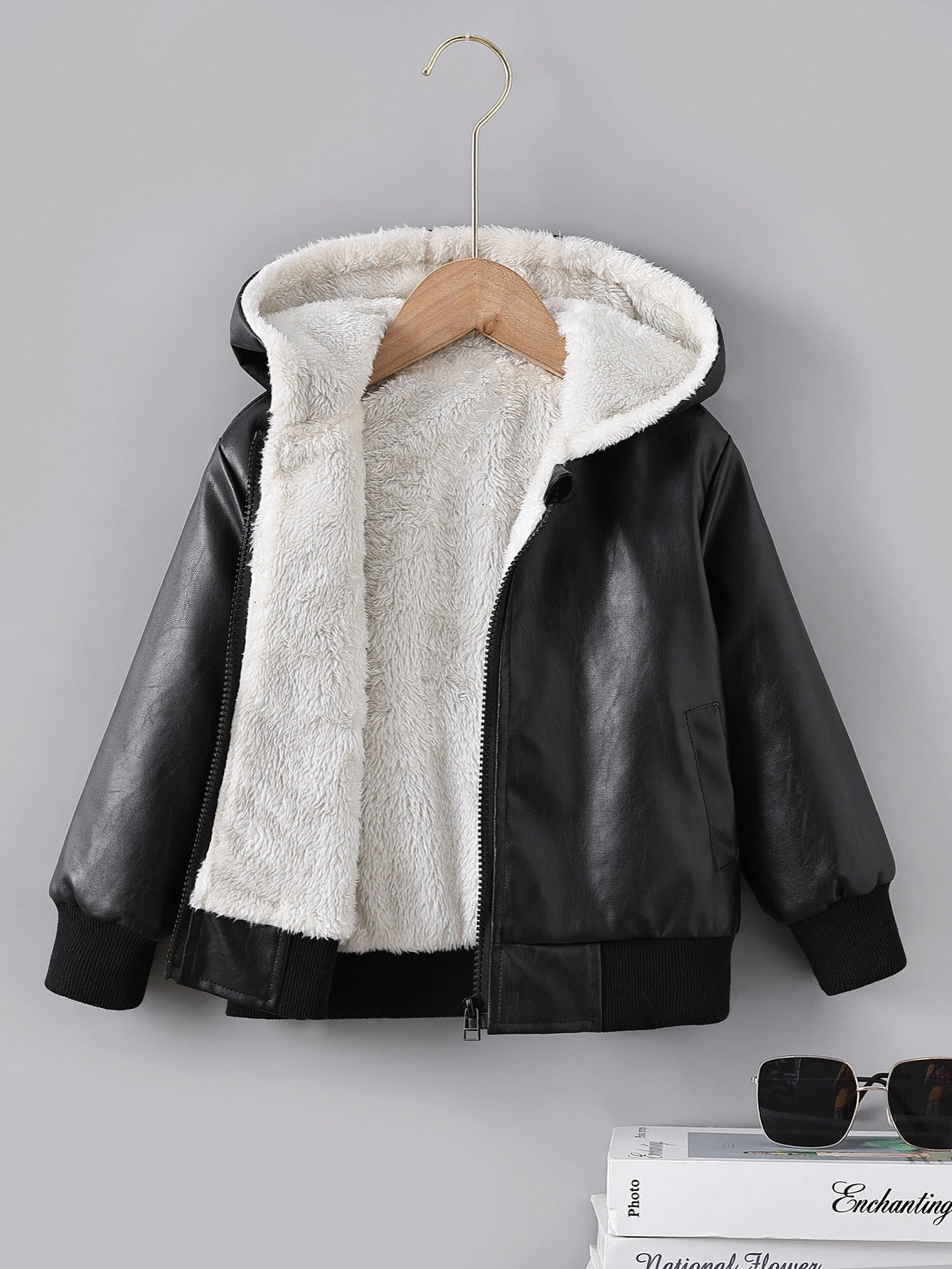 Boys' Comfortable Fleece-Lined Zip Jacket for Autumn And Winter, Thickened And Warm, New Korean-Style Motorcycle Jacket for Fall And Winter 2024.